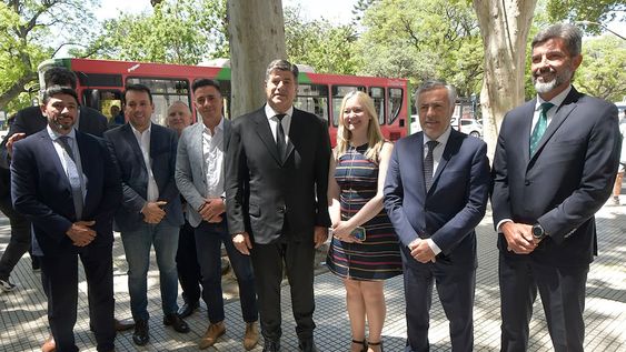 El gobernador Rodolfo Suarez participó de la entrega de diplomas a candidatos que resultaron electos los días 3 y 24 de septiembre, en el Teatro IndependenciaFoto: Orlando Pelichotti