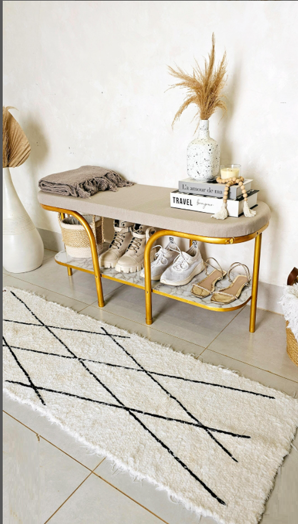 Las sillas de metal viejas pueden tener una nueva vida con esta idea de reciclaje. Las sillas de metal viejas pueden tener una nueva vida con esta idea de reciclaje.