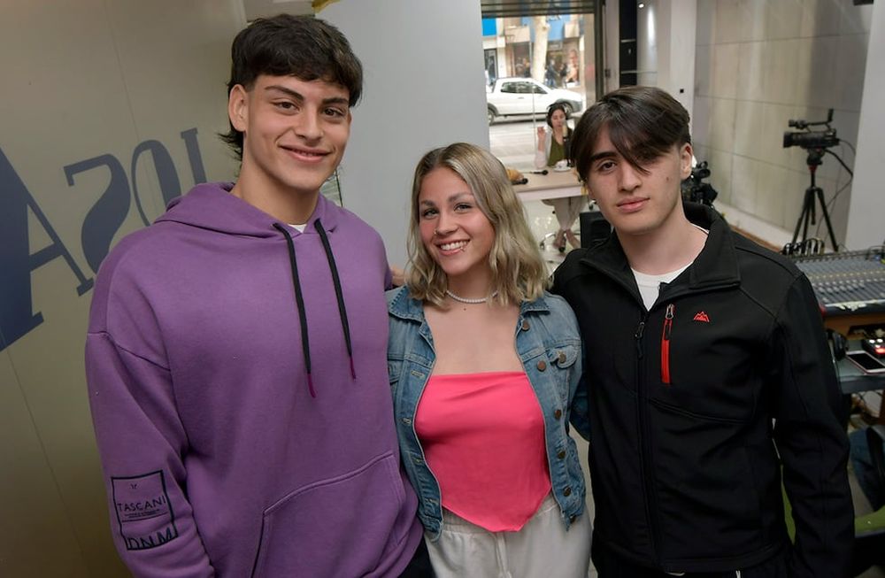 Jóvenes que votarán por primera vez en las próximas elecciones Milagros Philippens , Ignacio González y Santiago PedoneFoto. Orlando Pelichotti