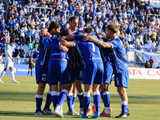 El Tomba con una gran trabajo ofensivo de Martín Pino derrota a la Academia cordobesa por 2 a 0, en el Feliciano Gambarte.