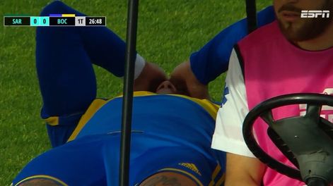 Marcos Rojo salió lesionado tras un fuerte golpe en la rodilla derecha. Preocupación en el mundo Boca. / Gentileza.