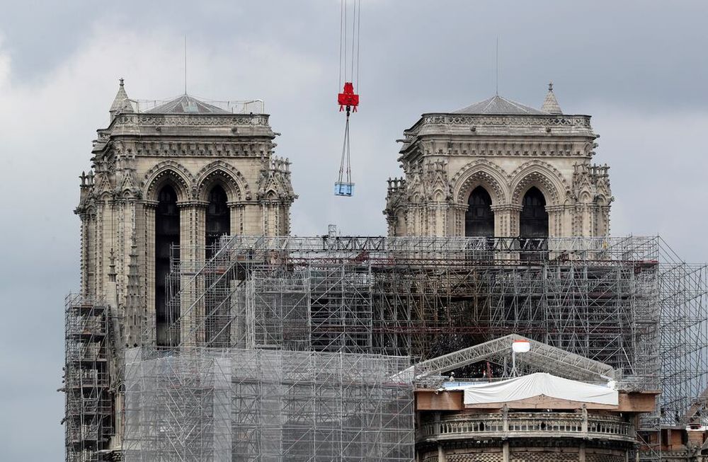 Comenzarán oficialmente la reconstrucción de Notre Dame. (AP)