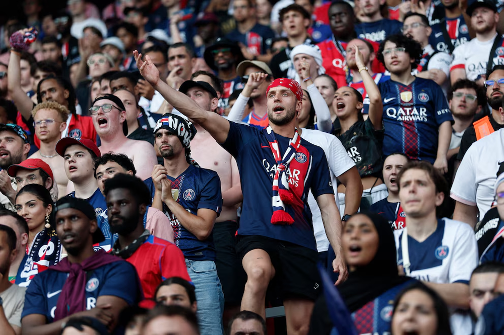 Una multitud de hinchas&nbsp; para ver la final en pantalla gigante en Paris.&nbsp;
