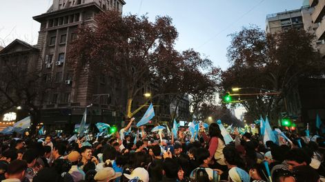 Los mendocinos celebraron con euforía tras el triunfo de Argentina y el pase a la final del Mundial 2026