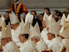 Los cardenales se preparan para elegir al nuevo papa en la Capilla Sixtina. Los cardenales se preparan para elegir al nuevo papa en la Capilla Sixtina.