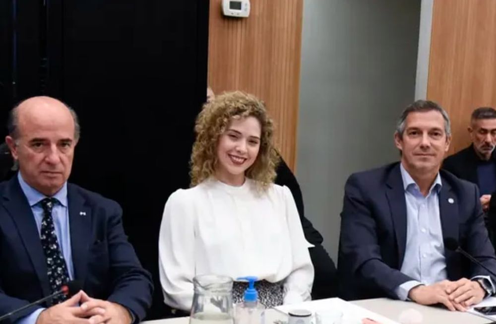 Beltrán Benedit (a la izquierda), sindicato como el organizador de la vistia a represores en la que participó, entre otros; Lourdes Arrieta (en el centro). Foto: ámbito