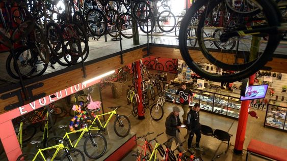 Durante la pandemia, las bicicletas se convirtieron en el medio de transporte preferido de muchos mendocinos.