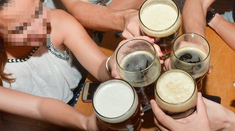 Los Andes | Especialistas advierten que el consumo de alcohol entre jóvenes “es altísimo” y que inicia, en promedio, a los 15 años. Imagen ilustrativa / Los Andes