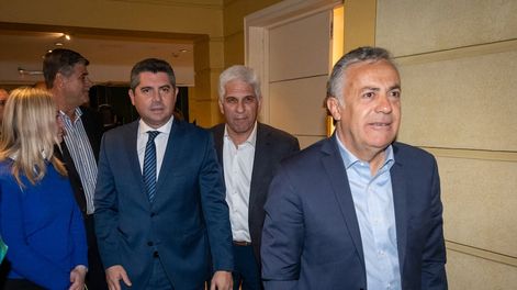 Los Andes | El gobernador electo de Mendoza, Alfredo Cornejo; más sus pares Marcelo Orrego de San Juan y Luis Poggi de San Luis   Foto: Ignacio Blanco / Los Andes