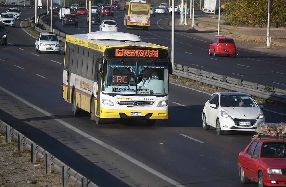 Micros de media distancia en Mendoza. Archivo