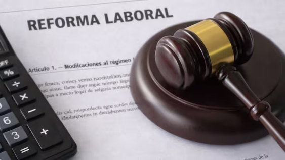 Revés para el Gobierno: La Justicia declaró inconstitucional un artículo de la reforma laboral sobre las indemnizaciones