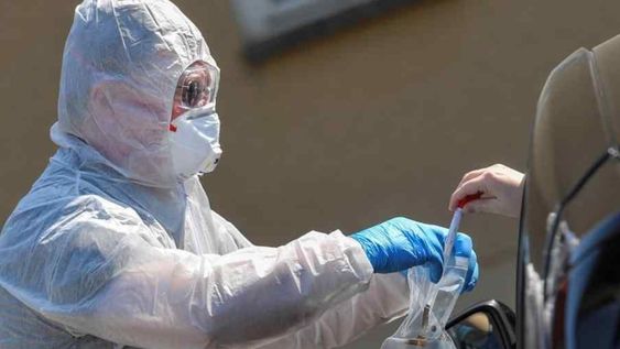 Según el Ministerio de Salud de la Nación, en el país se han registrado 2.694.014 casos y 59.228 fallecidos desde el inicio de la pandemia. Foto: AP