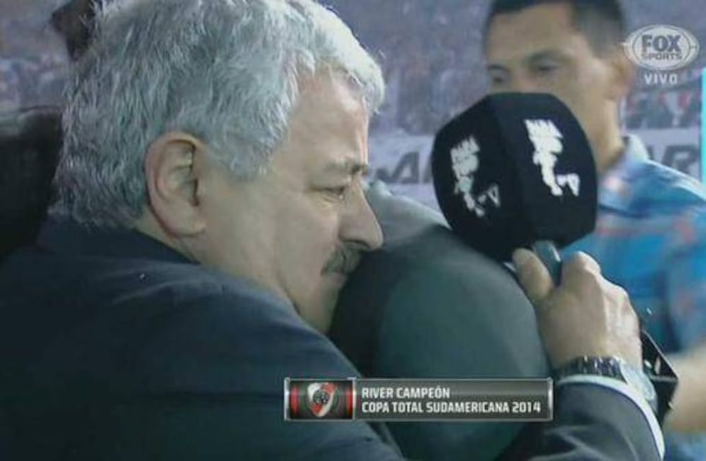 Entre lágrimas, Gallardo le dedicó la Copa a su madre