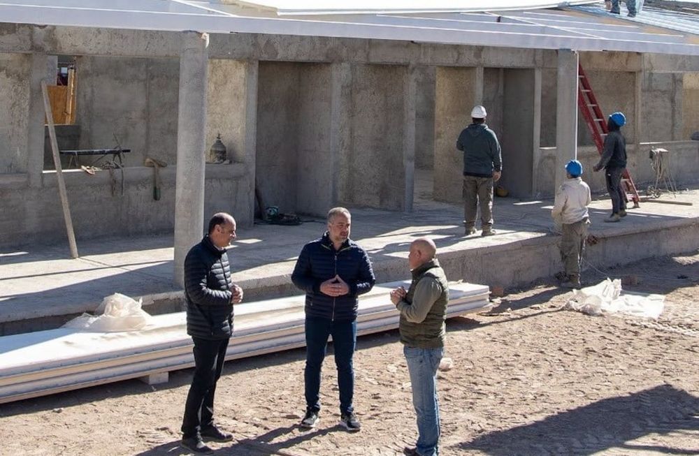 Stevanato supervisó la construcción de la primera escuela municipal