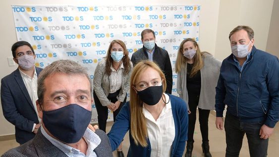 Anabel Fernández Sagasti, como senadora y Adolfo Bermejo para diputado, encabezarán la boleta. En las otras categorías de cargos, varios conocidos.