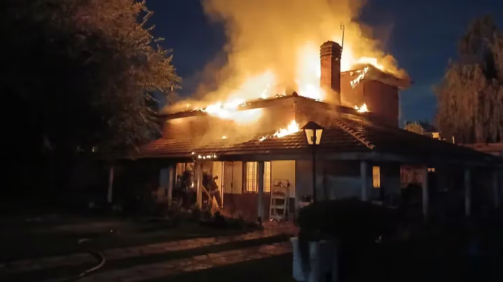 Foto del trágico incendio en el que murió una joven embarazada, su novio y su cuñada.