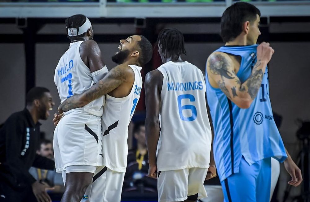 Mientras Bahamas festeja, Argentina, con Gabriel Deck, sufrió una nueva decepción. No estará en el Mundial 2023 ni en los Juegos Olímpicos 2024. (Fiba)