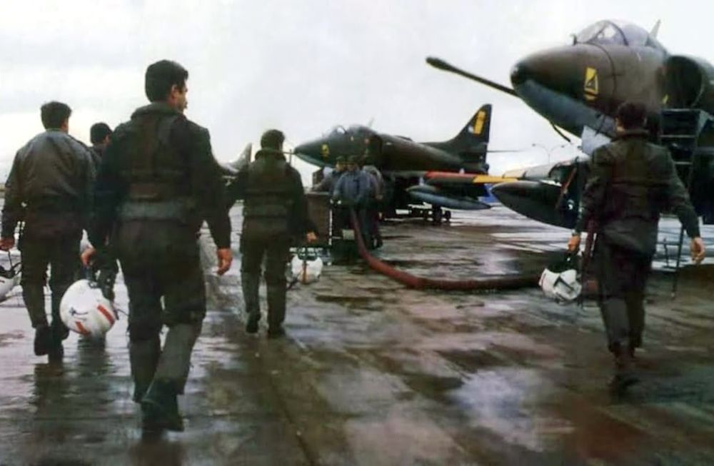 Avión Douglas A-4B Skyhawk o halcón del cielo (Matrícula C 239) ubicado en IMPSA. Voló en la guerra de las Islas Malvinas o conflicto del Atlántico Sur en 1982. Foto tomada el 13 de mayo de 1982. Foto Fuerza Aérea Argentina.Foto: Orlando Pelichotti