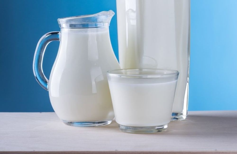 Especialistas en nutrición infantil aseguran que eliminar los lácteos sin indicación médica genera riesgo de deficiencias de calcio, vitamina D y proteínas, nutrientes esenciales para el crecimiento, el desarrollo cognitivo y la salud ósea. Especialistas en nutrición infantil aseguran que eliminar los lácteos sin indicación médica genera riesgo de deficiencias de calcio, vitamina D y proteínas, nutrientes esenciales para el crecimiento, el desarrollo cognitivo y la salud ósea.