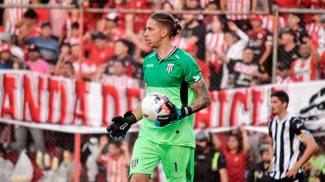 Tomás Giménez se afianzó en el arco tras la lesión de Sebastián Giovini y lleva nueve encuentros sin que le conviertan. / Los Andes