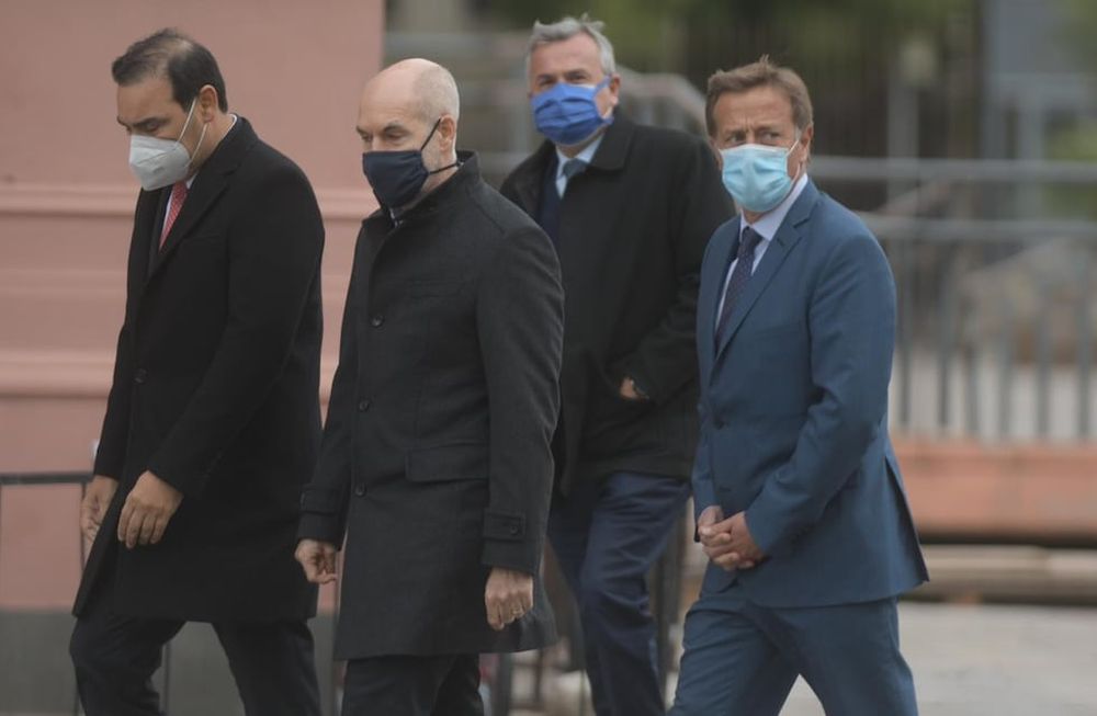 Rodolfo Suárez se reunió en casa Rosada con el presidente Alberto Fernández y también estuvieron otros gobernadores de Juntos por el Cambio. Federico López Claro / Corresponsalía