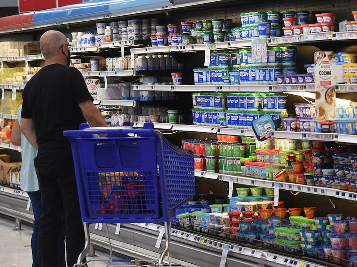 La suba en el precio de alimentos y bebidas es una de las que más impacta en el valor de la canasta básica digna para una familia típica mendocina. Foto: José Gutierrez / Los Andes