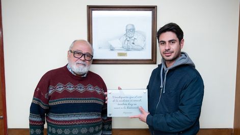 Los Andes | El Dr. Daniel Eliseo Leiva junto al artista Alberto Casteluchi Ponce, creador de su retrato.