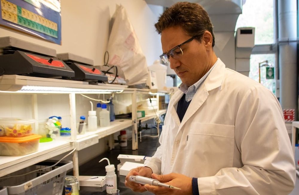 Rodolfo Willoud, uno de los investigadores en química analítica más experimentados y reconocidos del país, dirige el Laboratorio de Química Analítica para Investigación y Desarrollo (QUIANID)