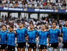 Rugby. Los Pumas rindieron homenaje a los 40 años de la obtención del campeonato Mundial de Fútbol por parte de la Selección Argentina que fue liderada por Diego Maradona