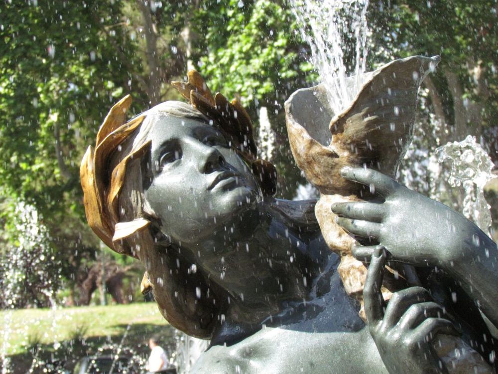 Mendoza celebra el aniversario número 129 del Parque General San Martín, un espacio que combina historia, naturaleza y patrimonio cultural. Fuente de los Continentes.  Foto: Gobierno de Mendoza