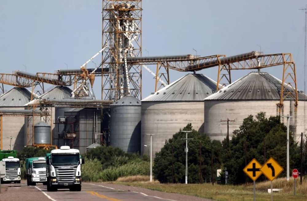 Para exportar más, son necesarias políticas que estimulen la producción de bienes exportables y que no castiguen el comercio exterior.