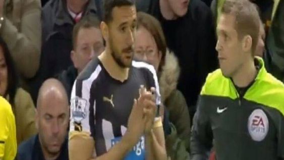 La vuelta de Jonás Gutiérrez también emocionó a los hinchas del Liverpool