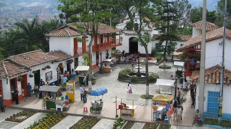 El espejo de Medellín - Por Néstor Sampirisi