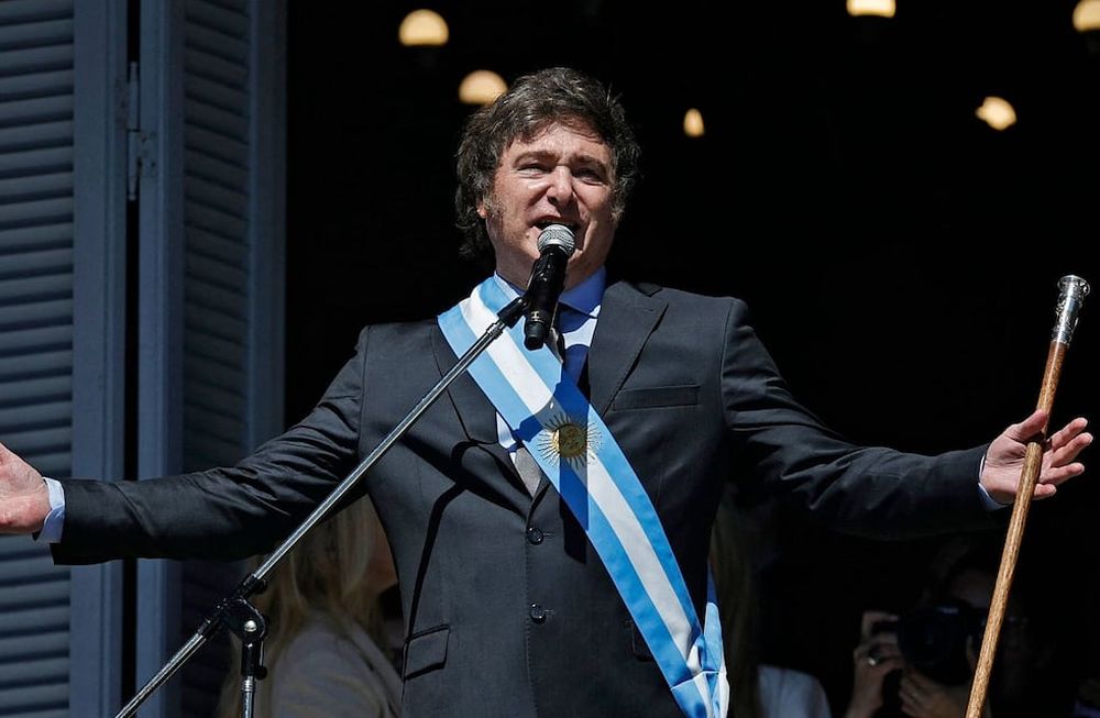 Javier Milei en el balcón de la Casa Rosada. - Imagen de archivo / Los Andes