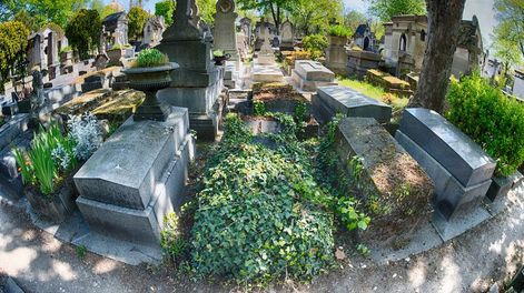 Los cementerios en París están saturados y no hay dónde enterrar a los muertos