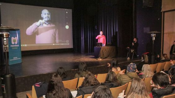 Vuelven los cursos de lengua de señas a la Ciudad