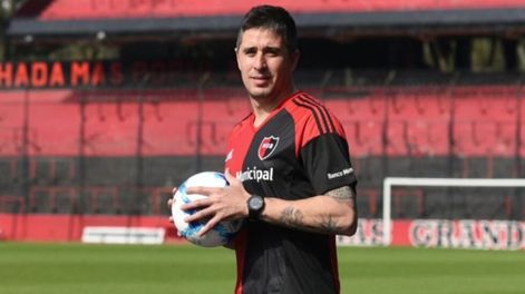 El mendocino Nelson Ibáñez negocia su continuidad en Newells