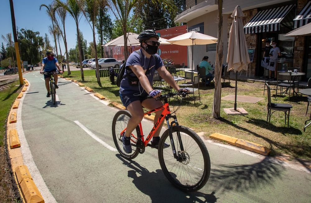 Luján de Cuyo cuenta con 70 kilómetros de ciclovías, que brindan la posibilidad de conocer y dsifrutar del departamento en dos ruedas / Ignacio Blanco