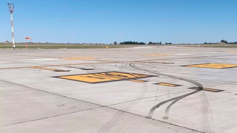 Los Andes | Las marcas que supuestamente dejaron los aviones tras el casi choque y que luego fue desmentido por la empresa low cost. Foto: X / @diego_domi