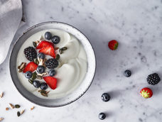 El as en la manga para cuidar la salud en invierno: los probióticos que se encuentran el yogurt