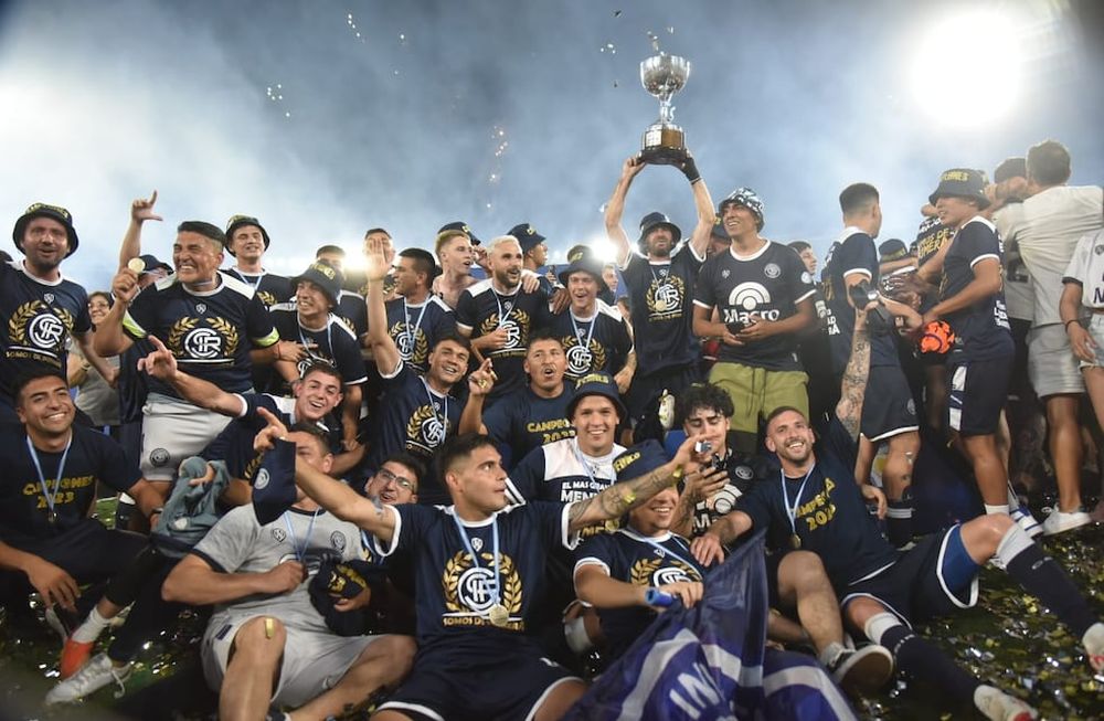 Independiente Rivadavia hizo historia de la grande: fue el mejor de la Primera Nacional 2023 y subió a Primera. (Ramiro Pereyra / La Voz)