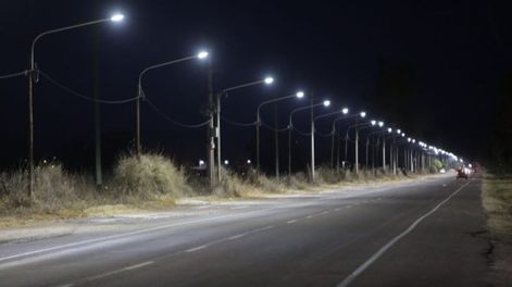 Vialidad Mendoza ya reconvierte más de 200 luminarias a LED en la Ruta Provincial 95 en San Carlos. Foto:
