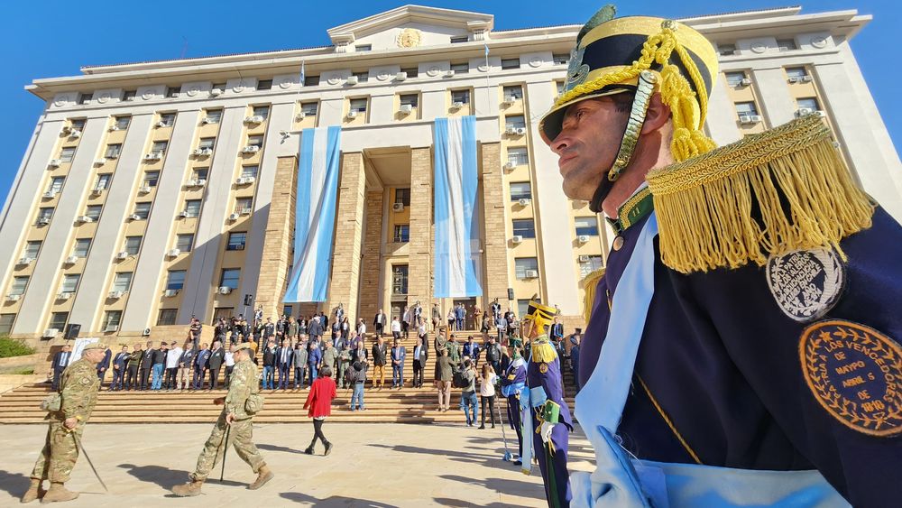 Emocionante y espectacular homenaje a los combatientes de Malvinas en Mendoza. Foto: Ramiro Gómez / Los Andes