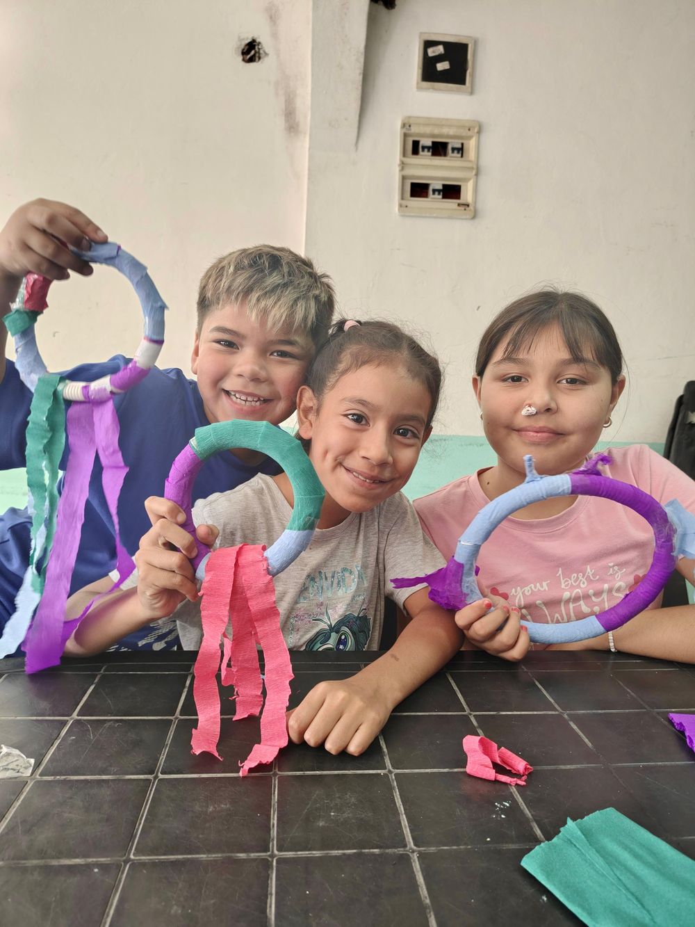 Une campagne puissante et émouvante invite les bénévoles à soutenir les enfants et les personnes âgées qui luttent seuls. Photo : Avec l'aimable autorisation de l'ONG Huellas.