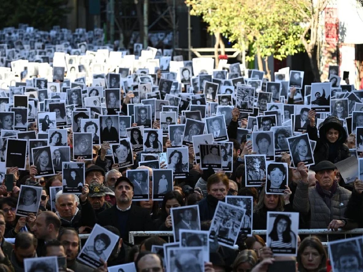 Atentado a la AMIA: confirmaron el juicio en ausencia para los 10 acusados iraníes y libaneses.