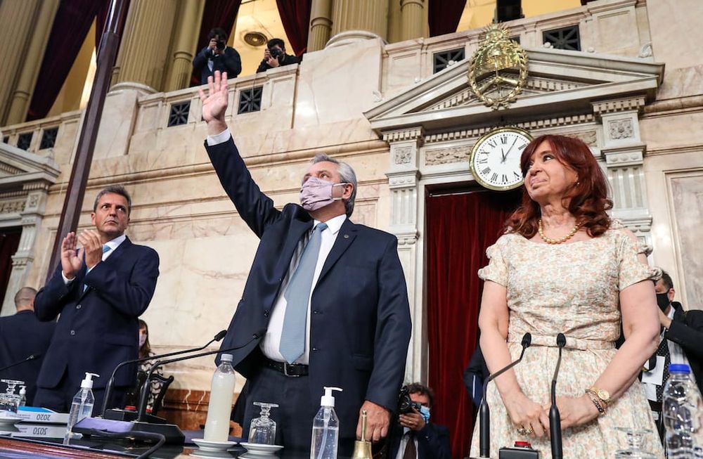 Encuesta: durante el año de pandemia, la imagen positiva de Fernández cayó un 18%