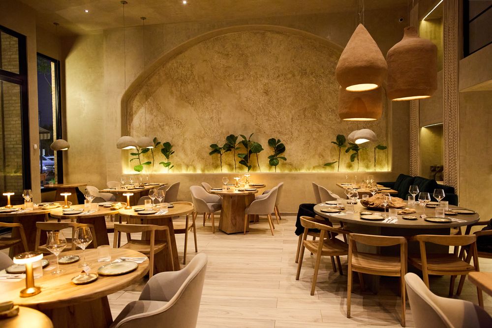 El lugar ofrece clases de cocina y poder sentarse a comer lo que uno prepara. También podes solo ir al restaurante y disfrutar de platos por menos de $20.000.