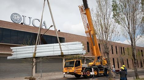Los Andes | La Universidad Catolica Argentina instalará paneles solares en la sede universitaria y en el Colegio Papa Francisco, la potencia generada en cada edificio se inyectará en el mismo punto de consumo. Foto: Ignacio Blanco / Los Andes