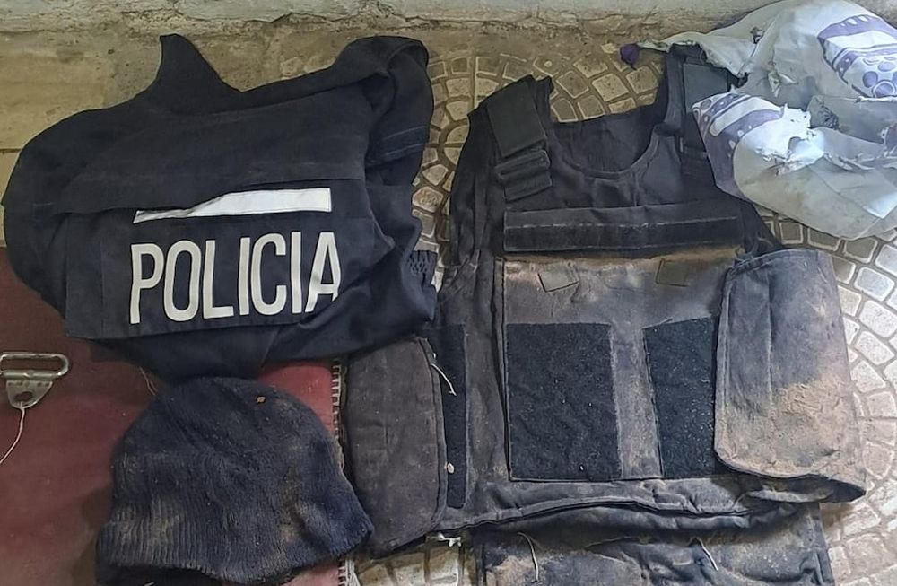 En Las Heras descubrieron que quemaban chalecos de Policía. | Foto: Ministerio de Seguridad y Justicia