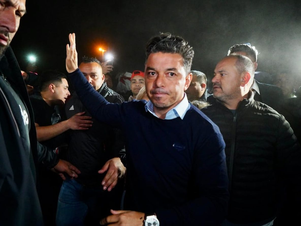 Marcelo Gallardo se despide de los hinchas de River en Mendoza. (Gentileza Clarín)